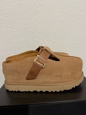 UGG Goldenstar Hi Clog. Size 8